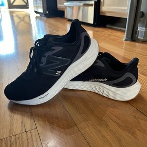 New balance shoes women’s 9.5